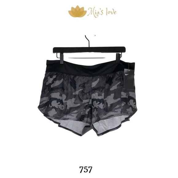 NWT Nike,  Women camouflage Athletic Shorts, Size  XL. - Picture 1 of 3